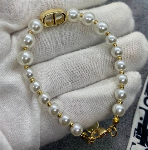 christian dior pearl bracelet.